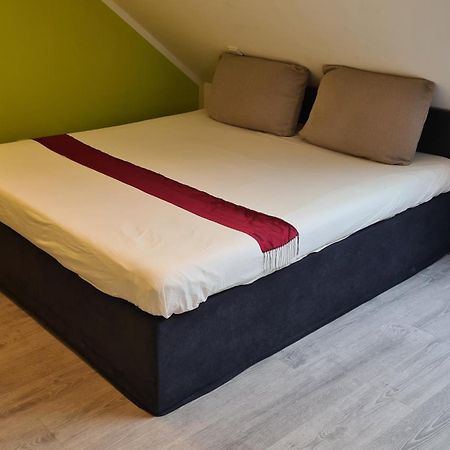 Helles Apartment In Berlin-Mariendorf Extérieur photo